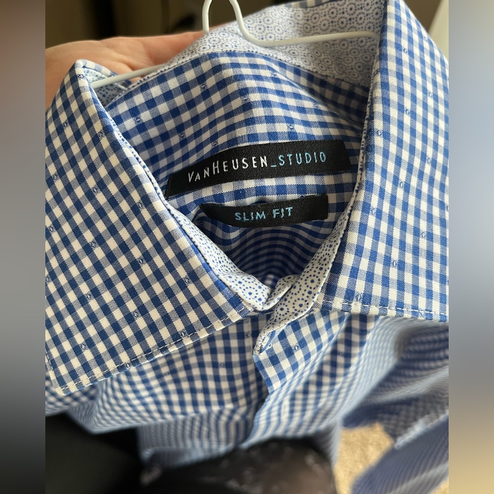 Men’s Size Small Slim Fit Blue Checkered Button Down standard.